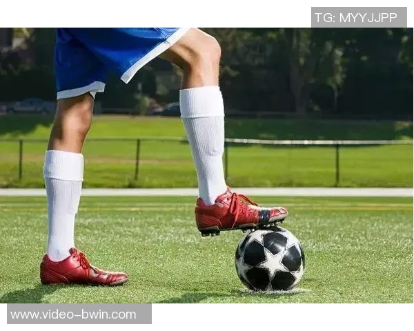 正确穿着足球袜的技巧与注意事项全面解析