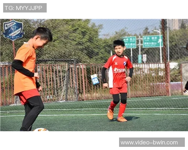 许军的足球梦想之路：从青涩少年到职业球员的成长历程